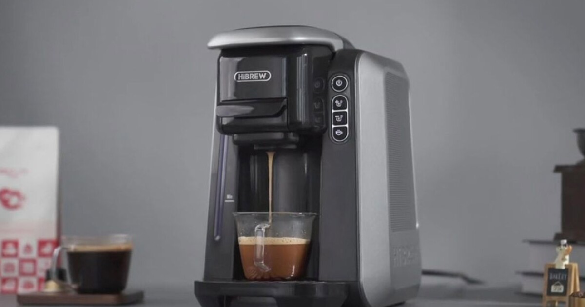 La cafetera universal prepara automáticamente una taza con casi cualquier cápsula
