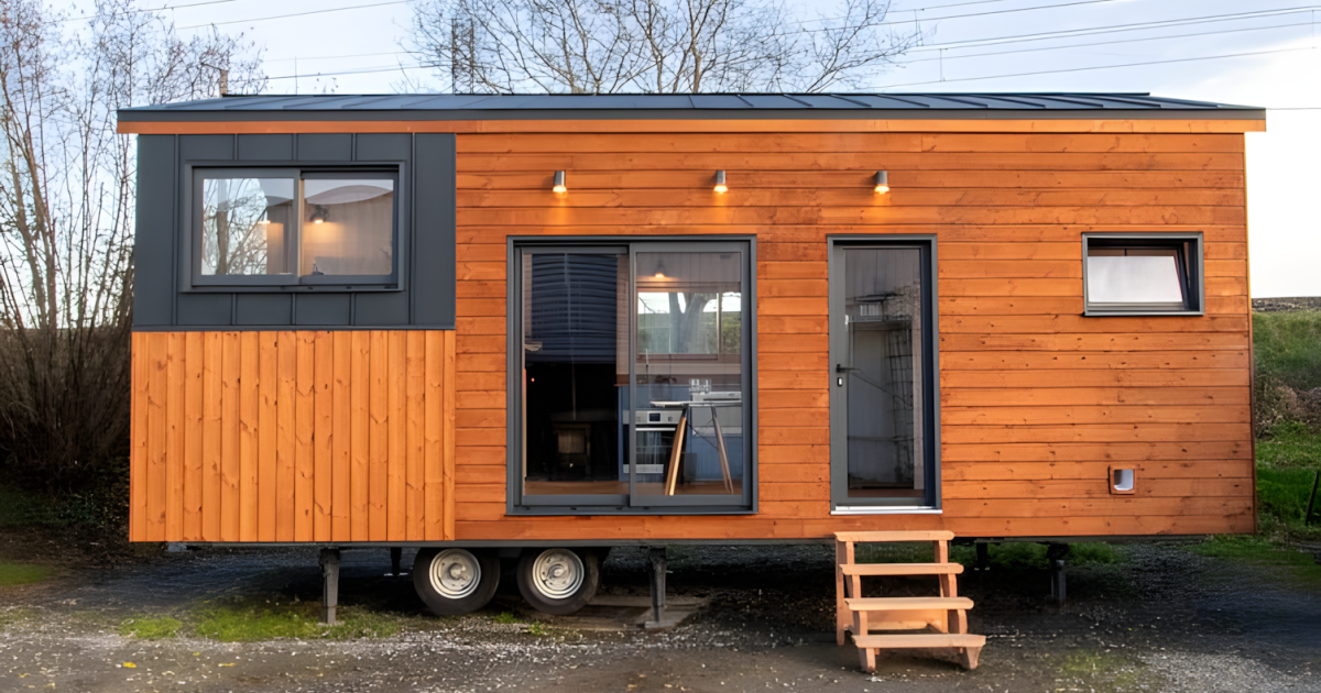 Una pequeña y espaciosa casa adopta un diseño al revés para vivir en familia