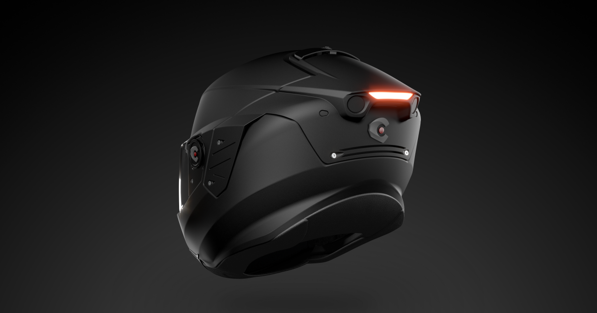 Este casco de moto con IA promete eliminar al 100% los puntos ciegos