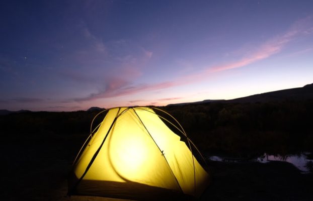 La tienda Lunar ultraligera ofrece comodidad independiente en el campo