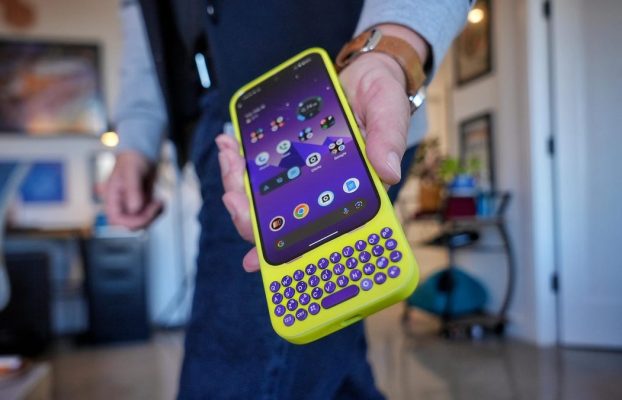 Los clics expande sus fundas de teclado de teléfonos inteligentes a modelos Pixel y Galaxy Android