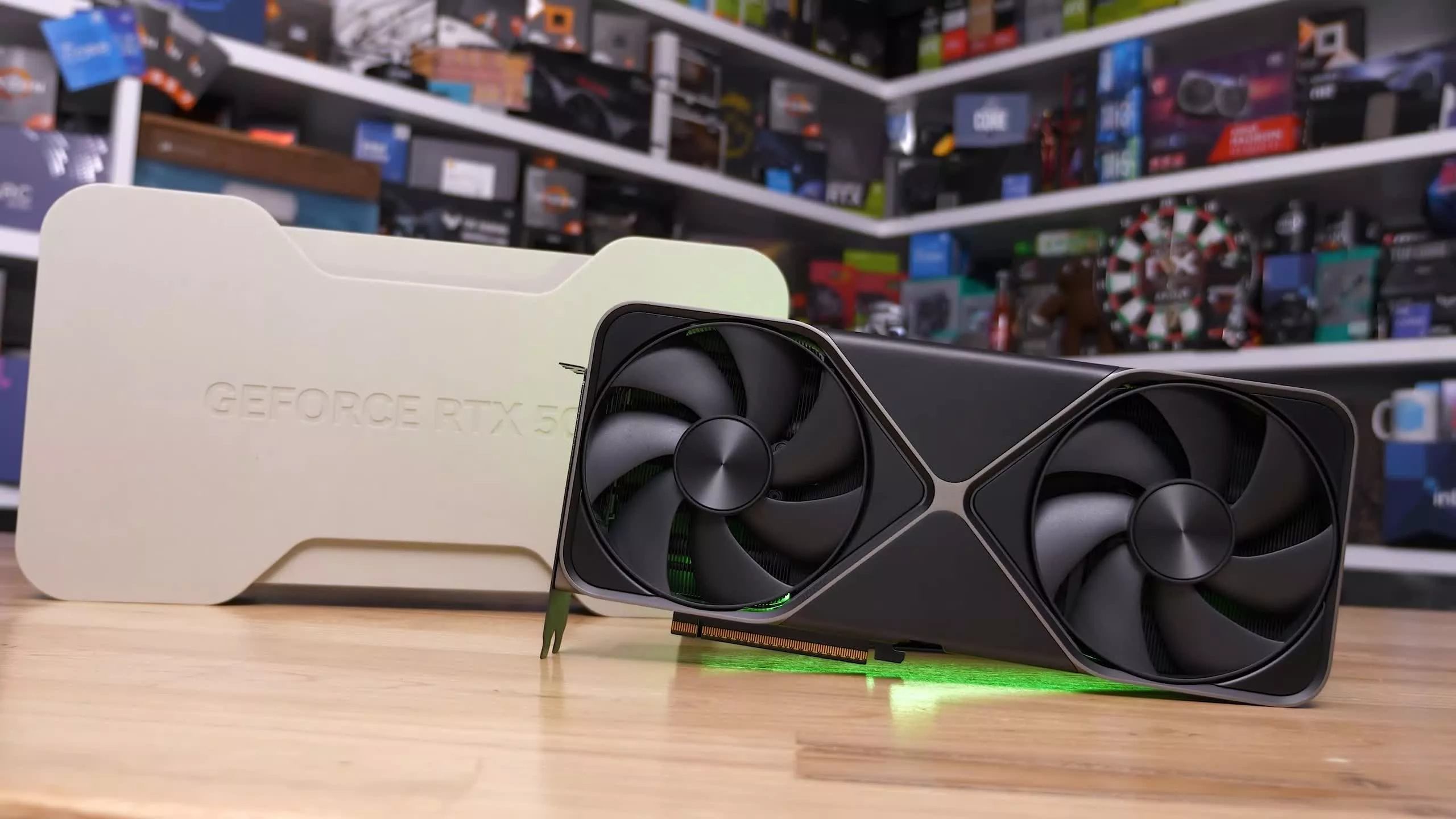 El denunciante Edward Snowden llama al crimen de la Serie A RTX 5000 A de Nvidia contra los consumidores, explota Vram.
