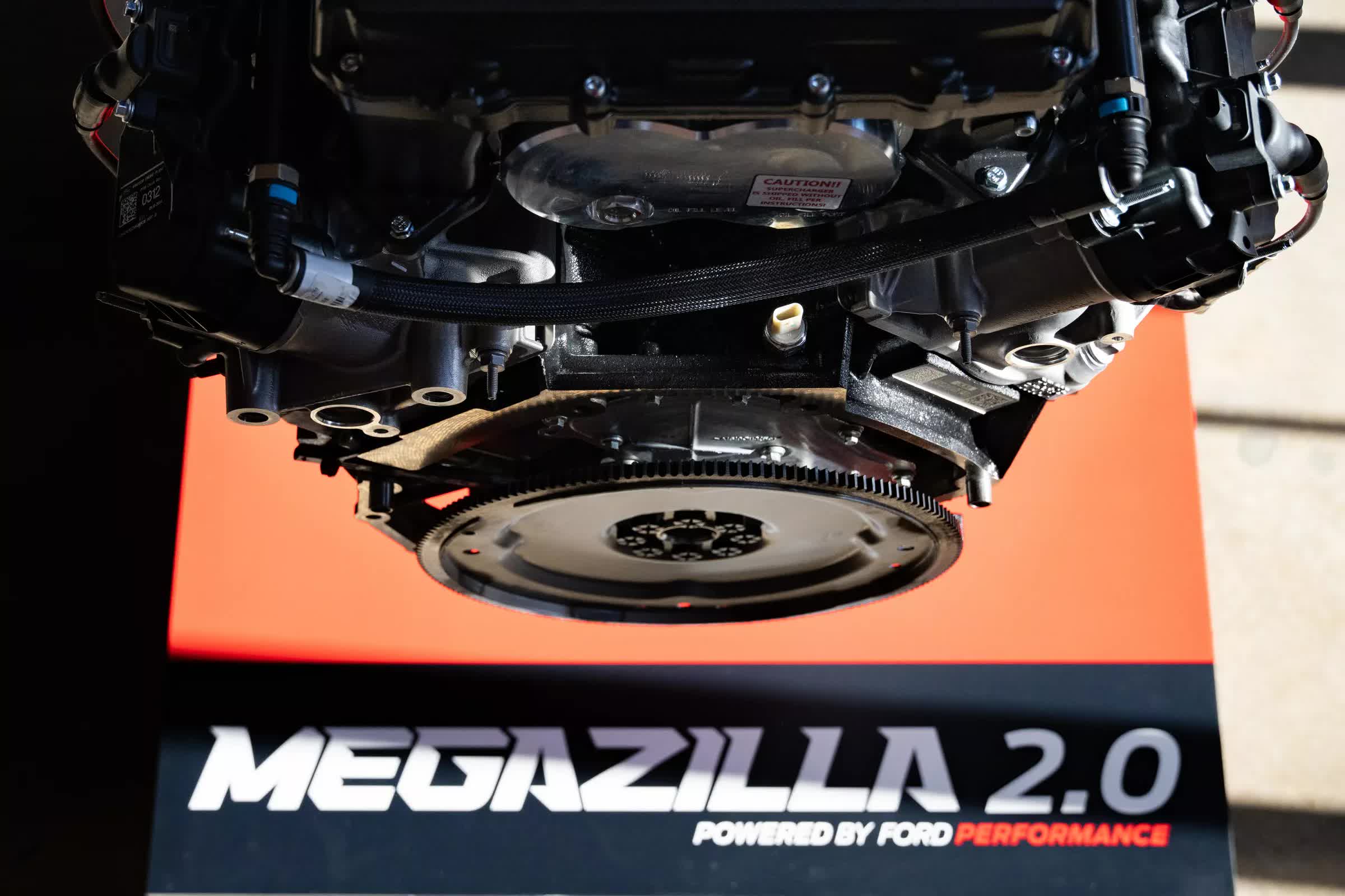 Ford presenta una locura de más de 1,000 hp 7.3L sobrepastrado con el motor de cajas V8 sobrealimentado