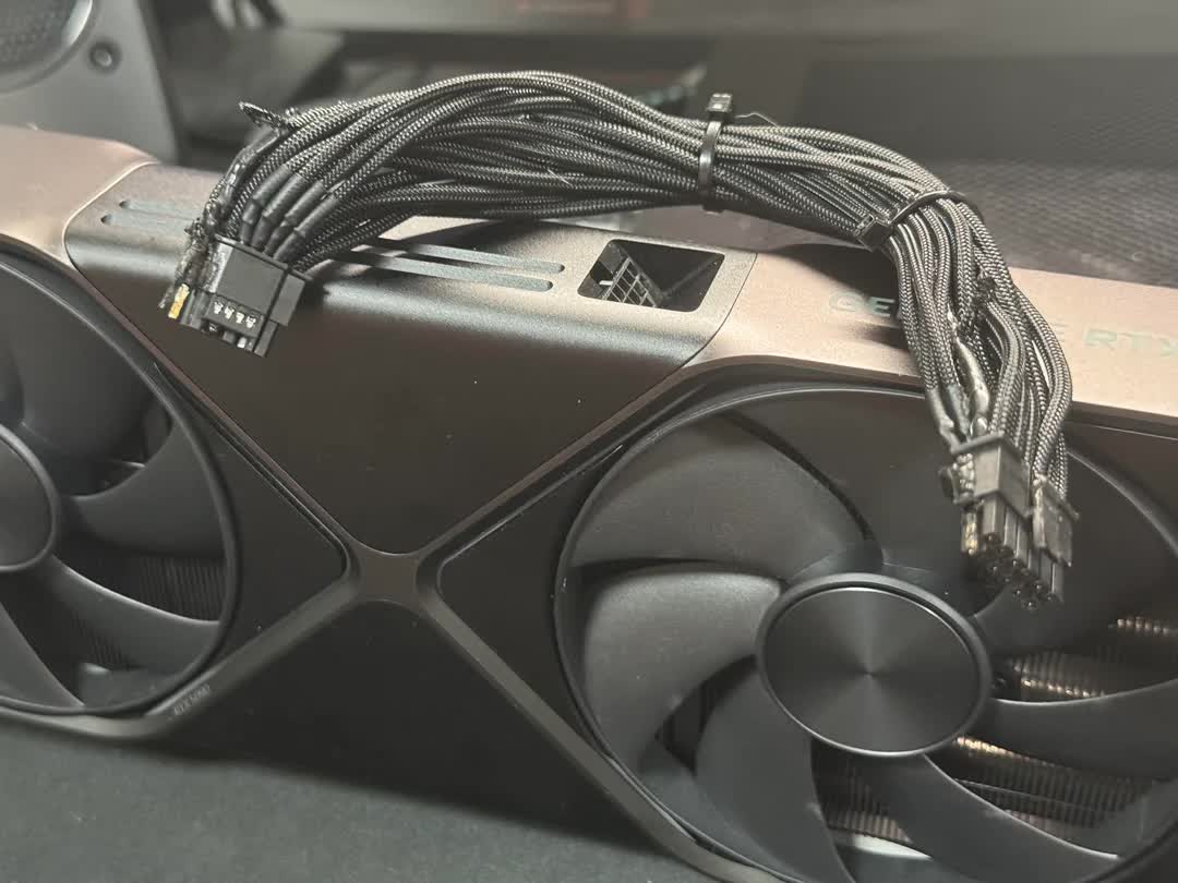 NVIDIA RTX 5090 La tarjeta gráfica del conector se derrite, pero el cable no oficial puede ser la causa
