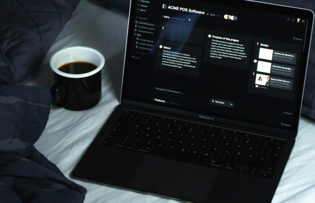 El modo oscuro podría drenar más batería que el modo de luz, dice el estudio de la BBC