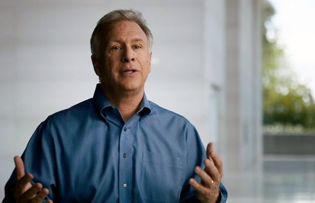 Phil Schiller preocupado por las tarifas de Apple por compras externas