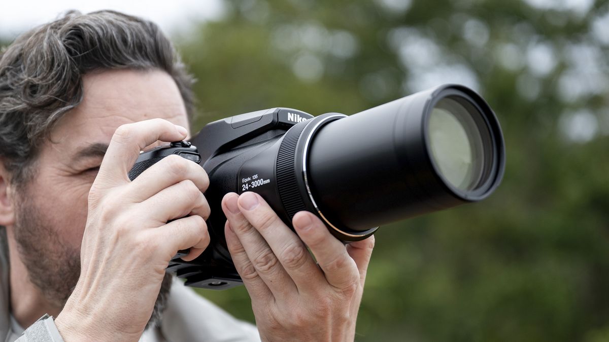 ¿Deberías comprar el nuevo Coolpix P1100 de Nikon? Aquí hay 5 cosas que debe saber sobre el SuperZoom actualizado de 125x