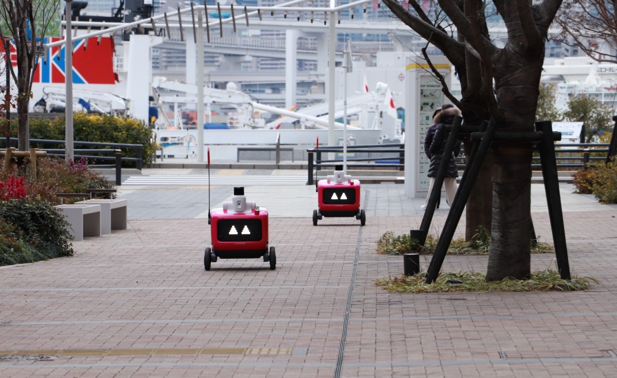 Bots de la entrega de la acera de Avride en Japón