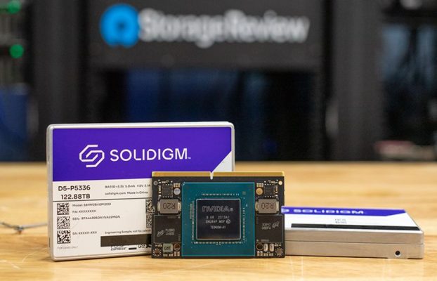 Este es el primer SSD de 122.88tb, el Soldigm DP-P5336 y alguien lo probó con Deepseek y la placa base más linda de Nvidia