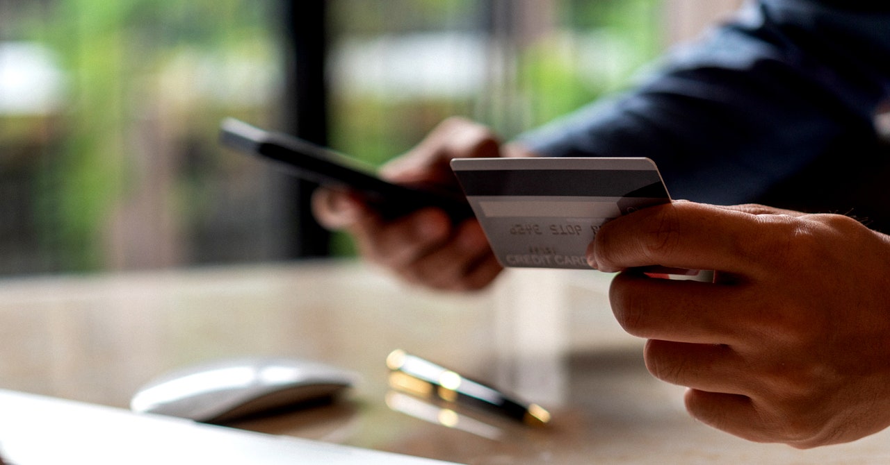 Doge pone un límite de gasto de $ 1 en tarjetas de crédito de los empleados del gobierno
