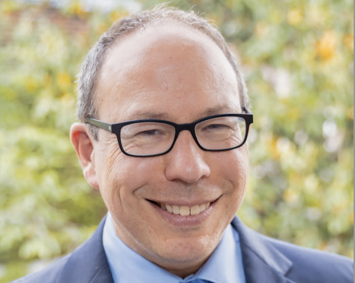 Según los informes, Adam Candeub, un crítico vocal de Big Tech, se unirá a la FCC