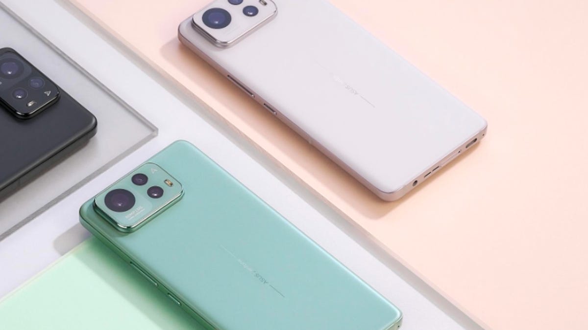 Asus Zenfone 12 Ultra es el raro teléfono de gama alta que todavía tiene una toma de auriculares