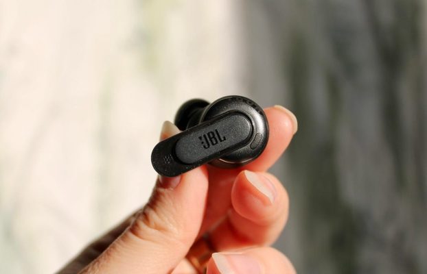 Los auriculares cancelables de ruido de lujo de JBL están a la venta antes del día de los presidentes