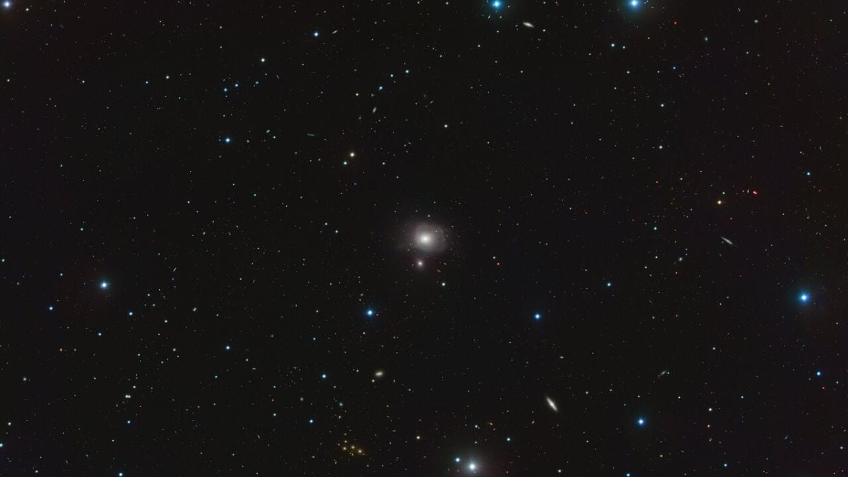 Los astrónomos detectan Galaxy NGC 3640 con un pasado de consumo de galaxias más pequeñas