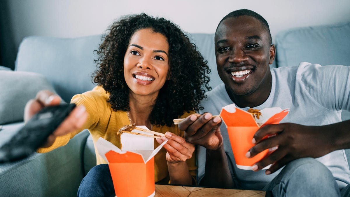 Puede obtener Hulu y Max gratis con membresías de entrega de alimentos. Aquí está cómo.