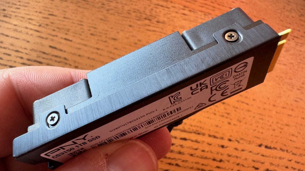 PC ¿Necesita un impulso de velocidad? Este pequeño dispositivo agrega 1 TB de almacenamiento con un chasquido