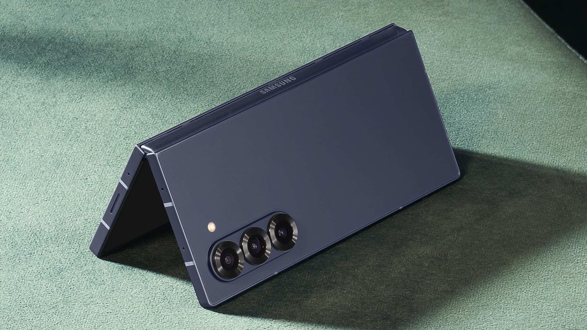 Nuevos rumores predicen que un iPhone plegable se lanzará el próximo año, y costará casi el doble que el iPhone 16 Pro Max