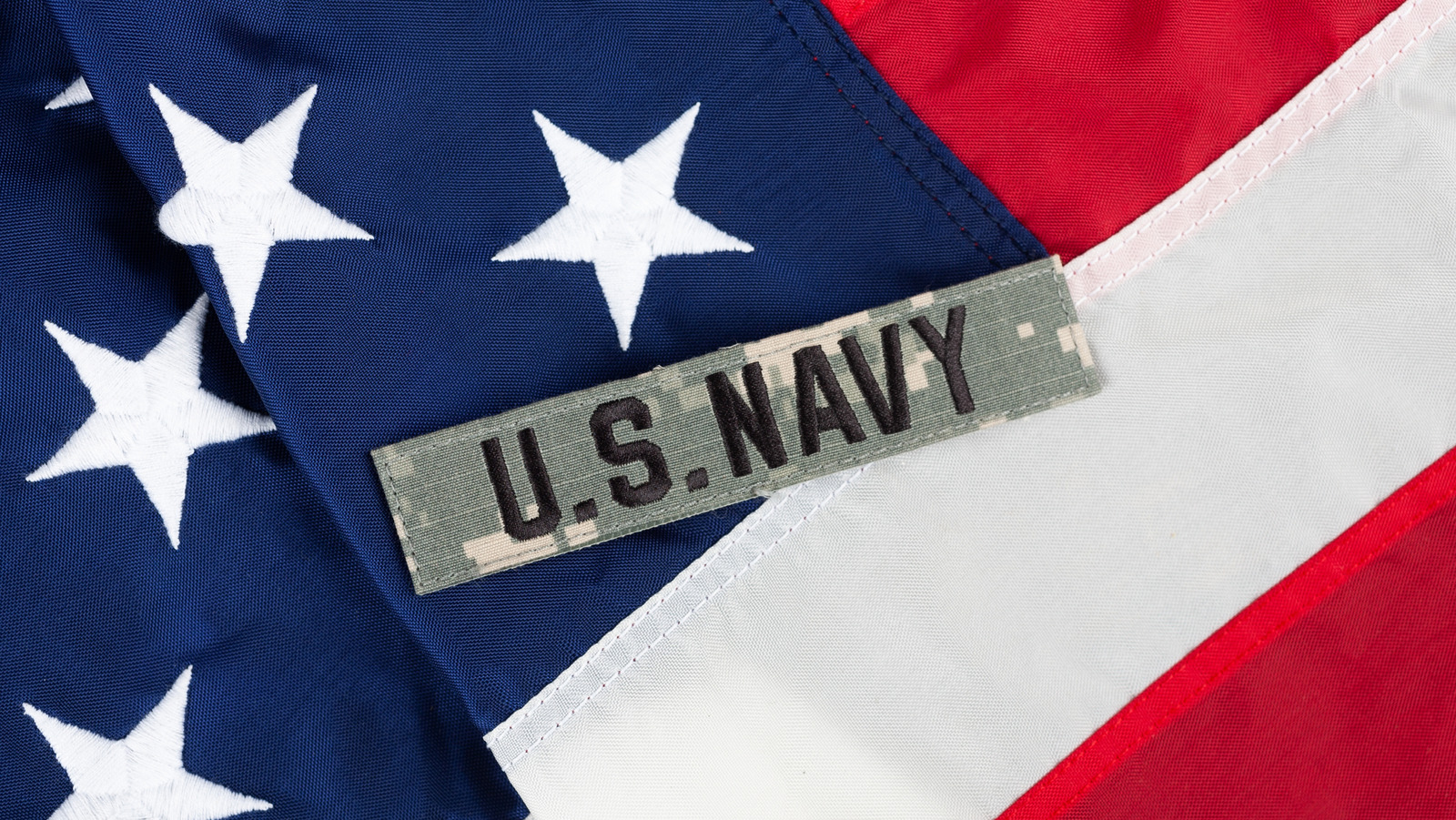¿Quién nombra barcos de la Marina de los Estados Unidos?