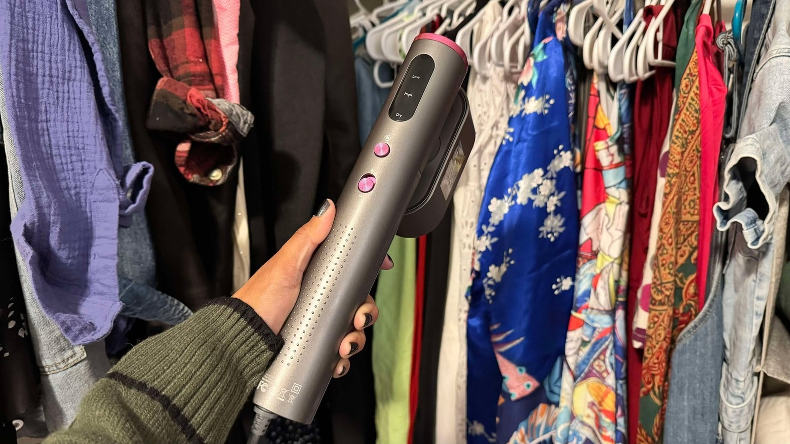 El vaporizador de ropa viral de Instagram suena demasiado bueno para ser verdad (así que lo probamos)
