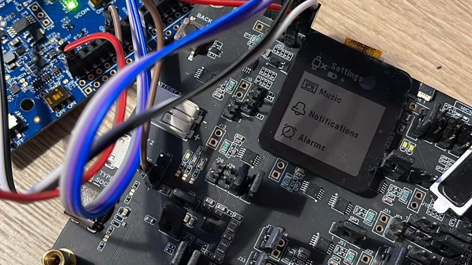 Aquí está nuestro primer vistazo a Pebbleos que se ejecuta en un nuevo hardware