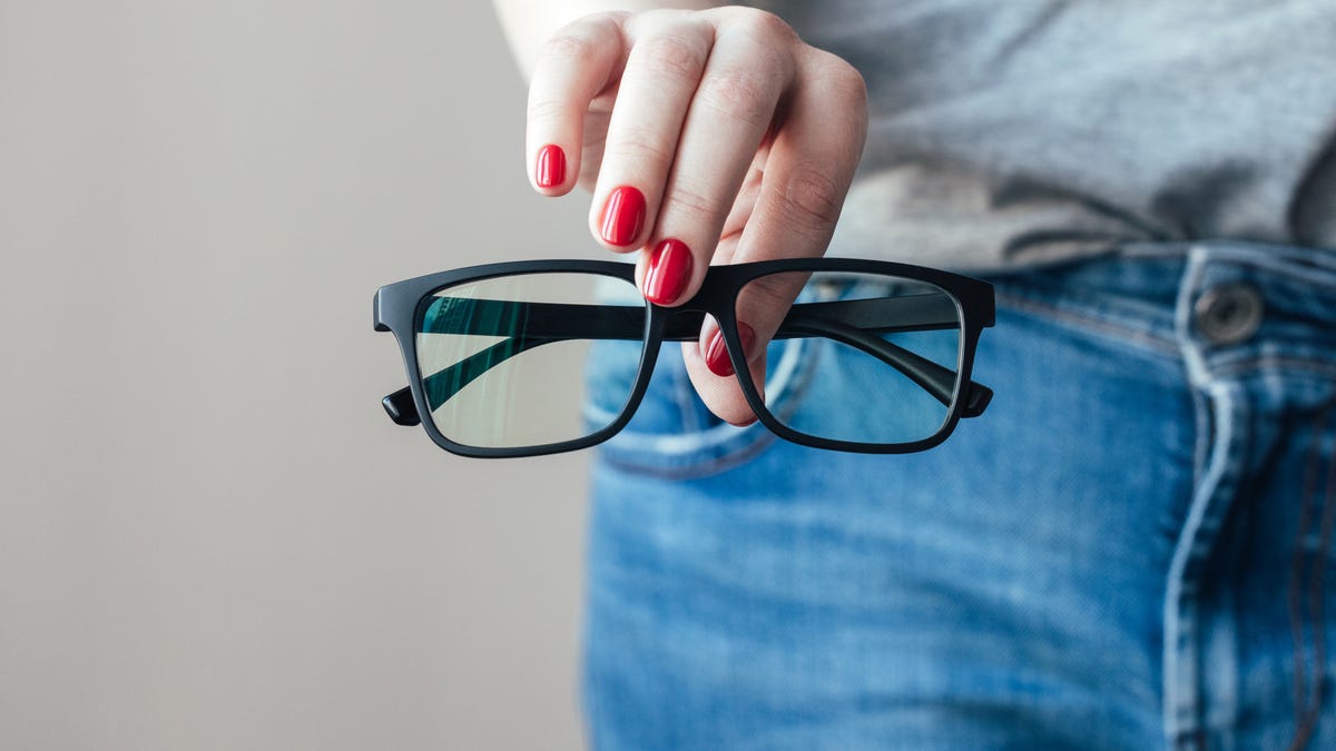 Cómo obtener exámenes, gafas y contactos de ojo asequibles sin seguro