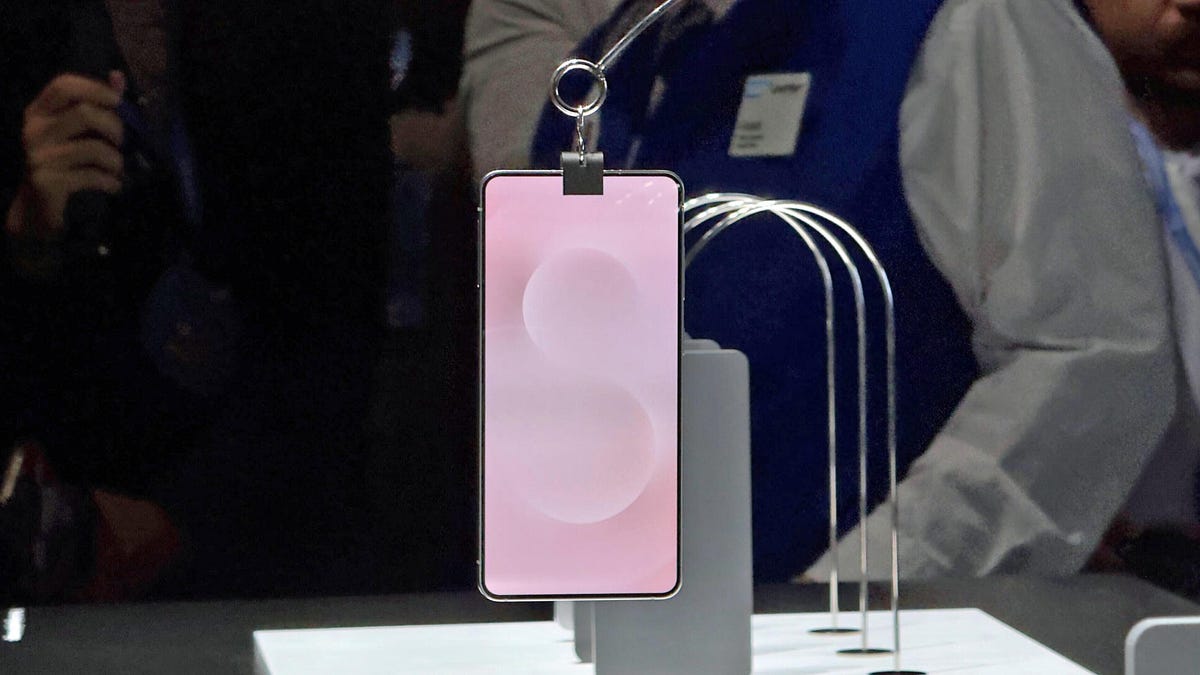 Samsung Galaxy S25 Edge: lo que sabemos sobre el nuevo teléfono más delgado