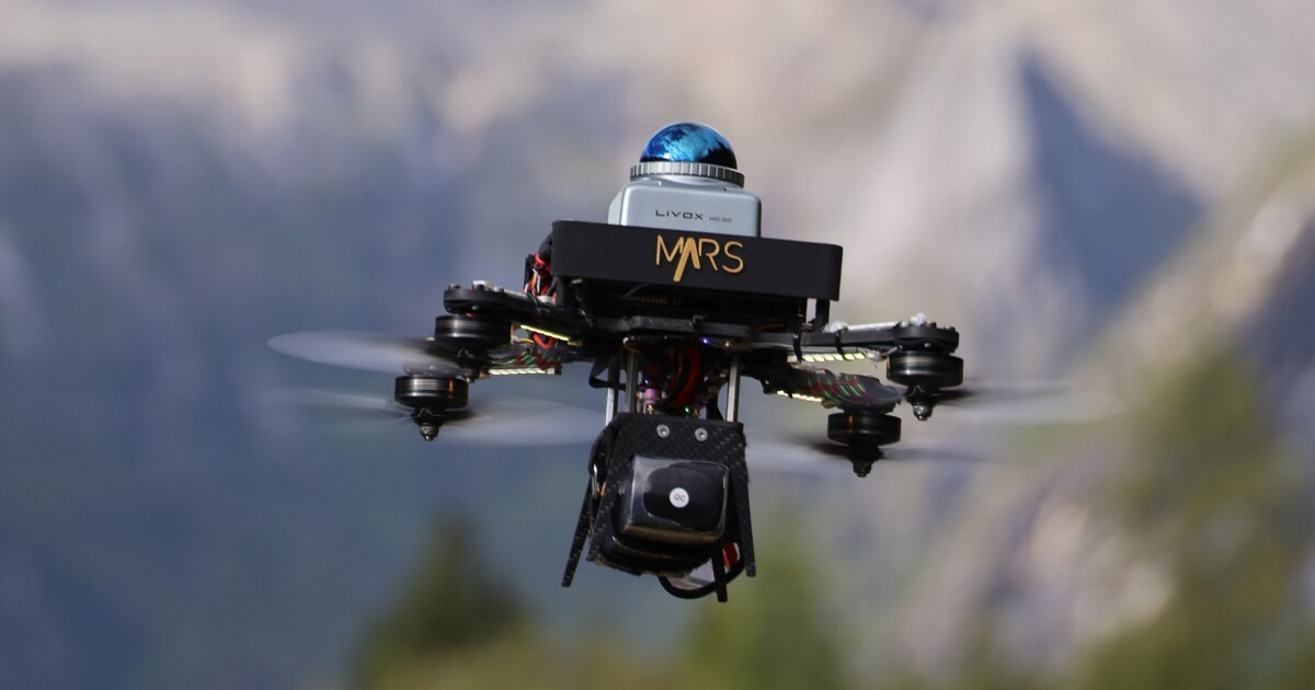El dron Lidar 3D vuela a través del bosque a más de 45 mph sin chocar
