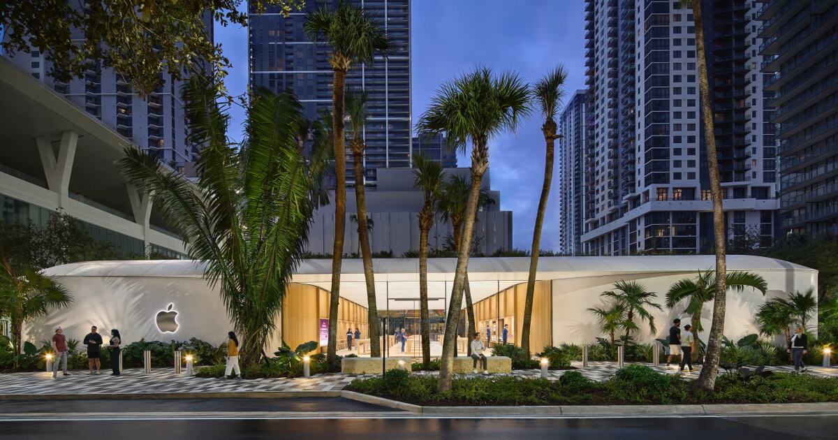 La madera moderna llega al comercio minorista a lo grande con First Wooden Apple Store