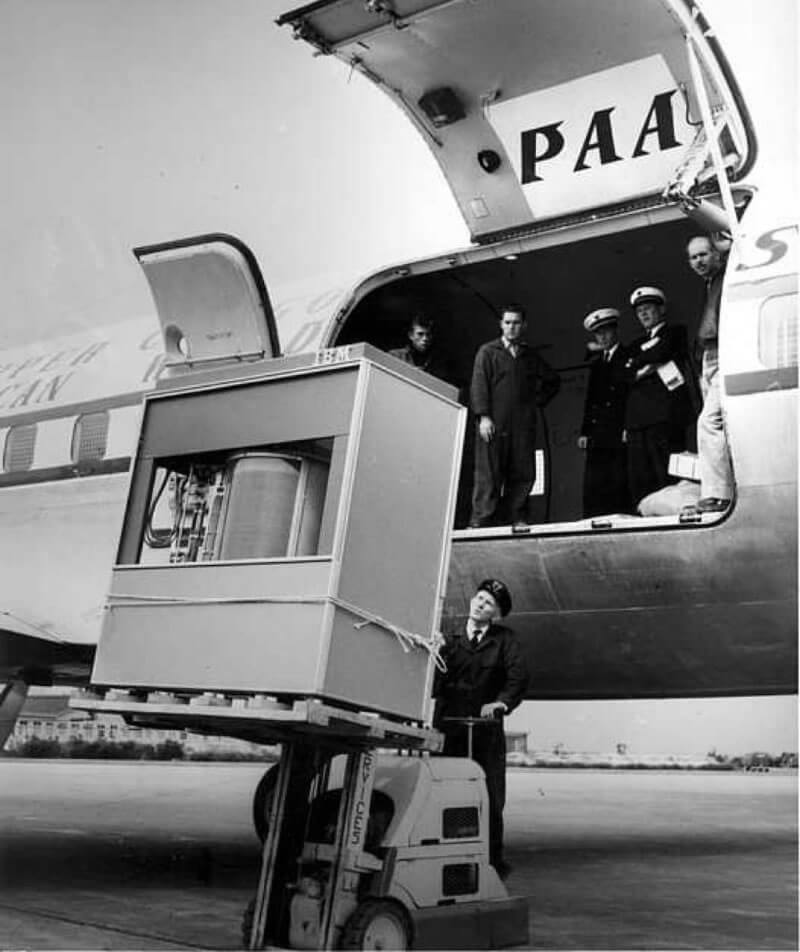 El primer disco duro de 5 MB pesó aproximadamente …