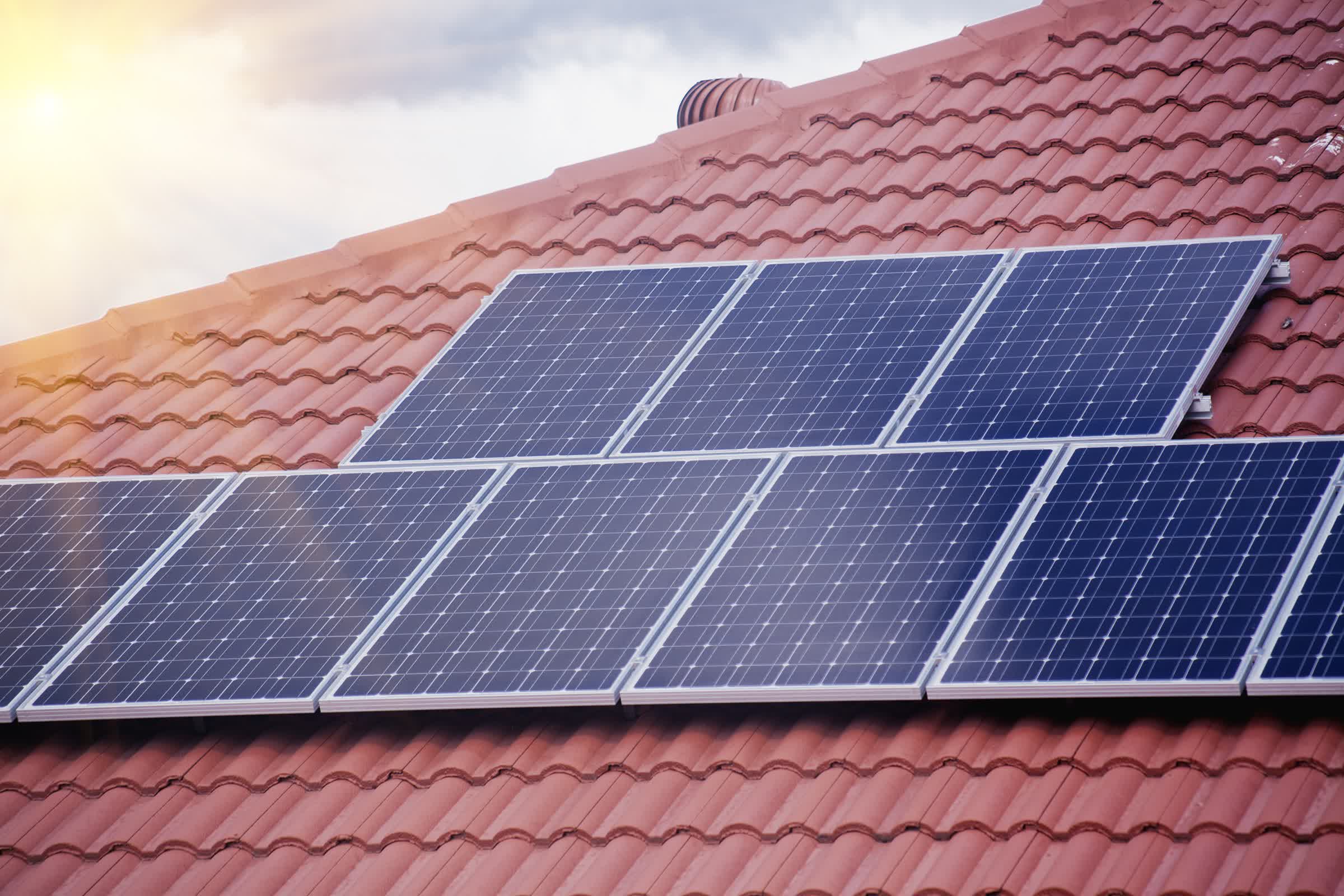 Los paneles solares en la azotea podrían ayudar a mitigar el cambio climático con la adopción generalizada