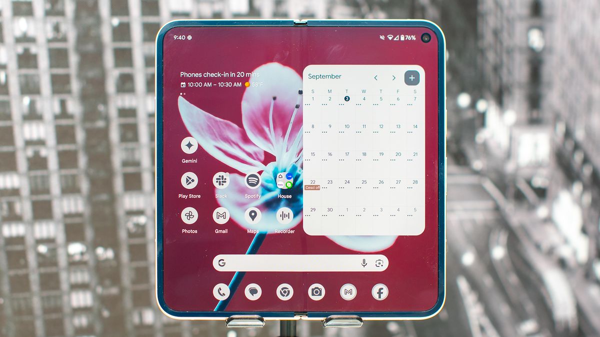 Se rumorea que Apple está priorizando la duración de la batería en el iPhone plegable, lo que también podría contar con una bisagra de metal líquido para mayor durabilidad