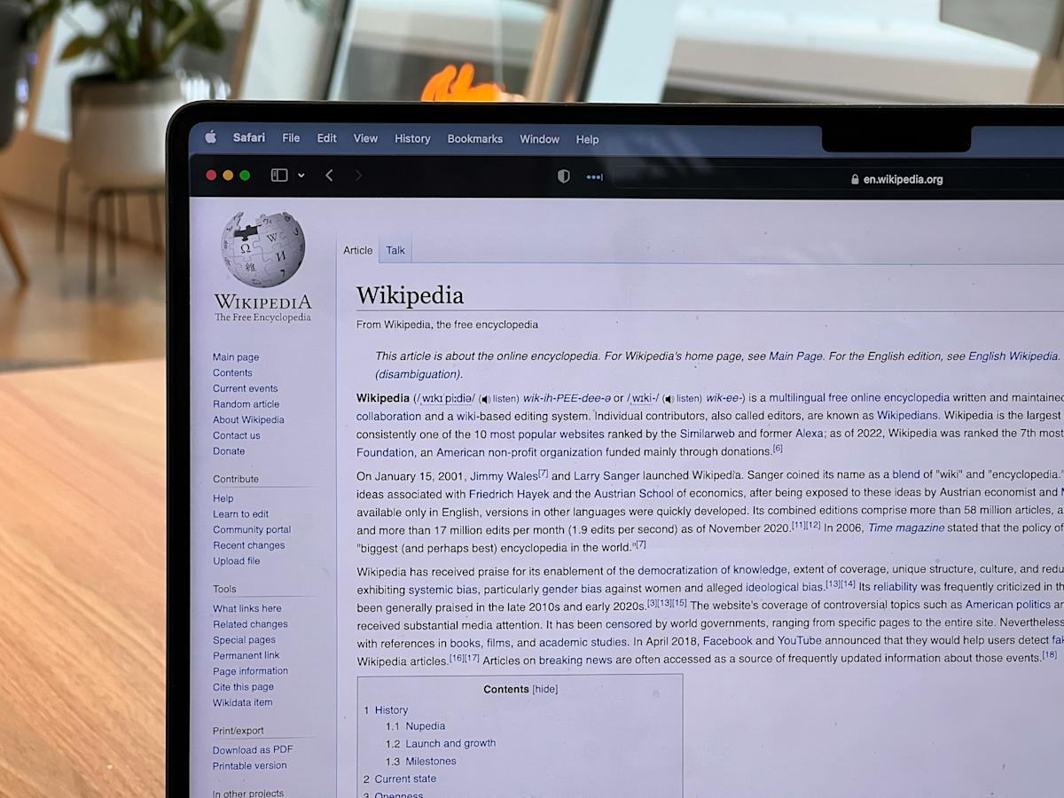 Los fotógrafos voluntarios están arreglando los terribles disparos de celebridades de Wikipedia