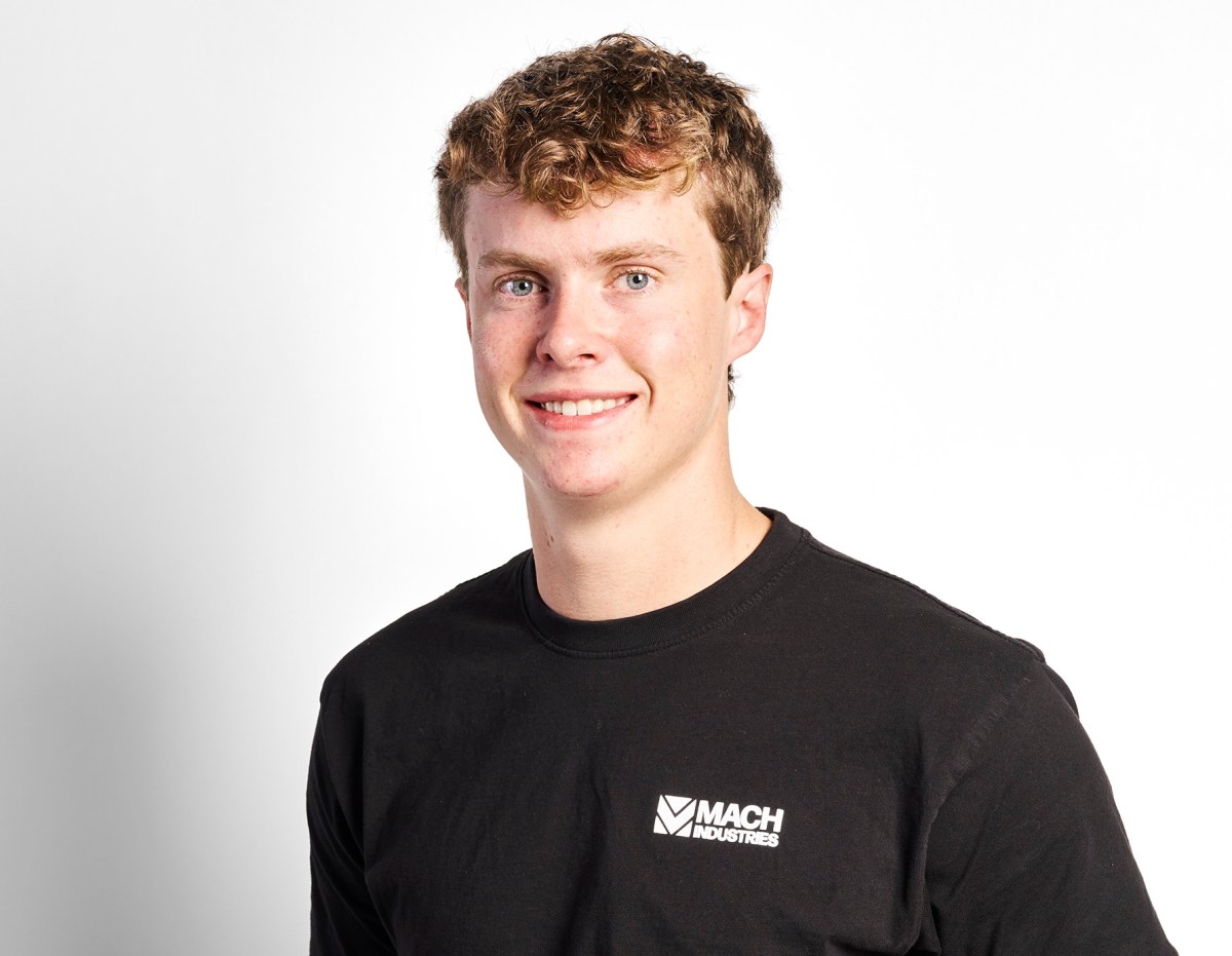 Mach Industries, fundada por Ethan Thornton, de 21 años, Tierra Contrato del Ejército de los EE. UU., Construye una fábrica de armas