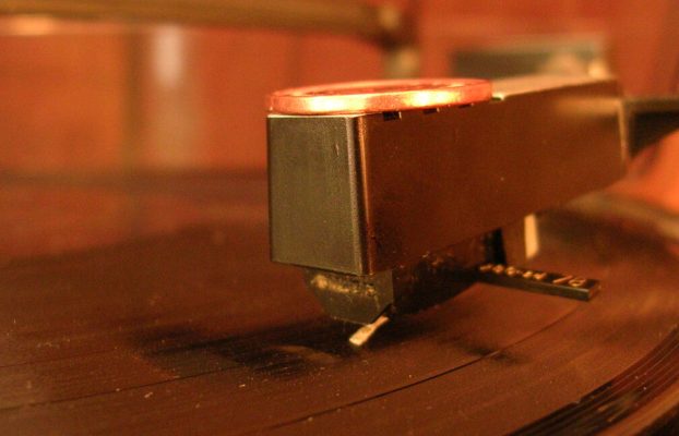 Las etiquetas musicales se arrepentirán de venir por el archivo de Internet, dice el historiador de sonido