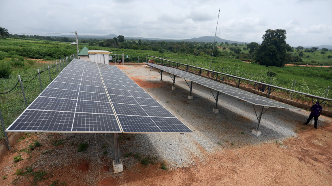Para el clima y los medios de vida, África apuesta grande a las mini-gridas solares