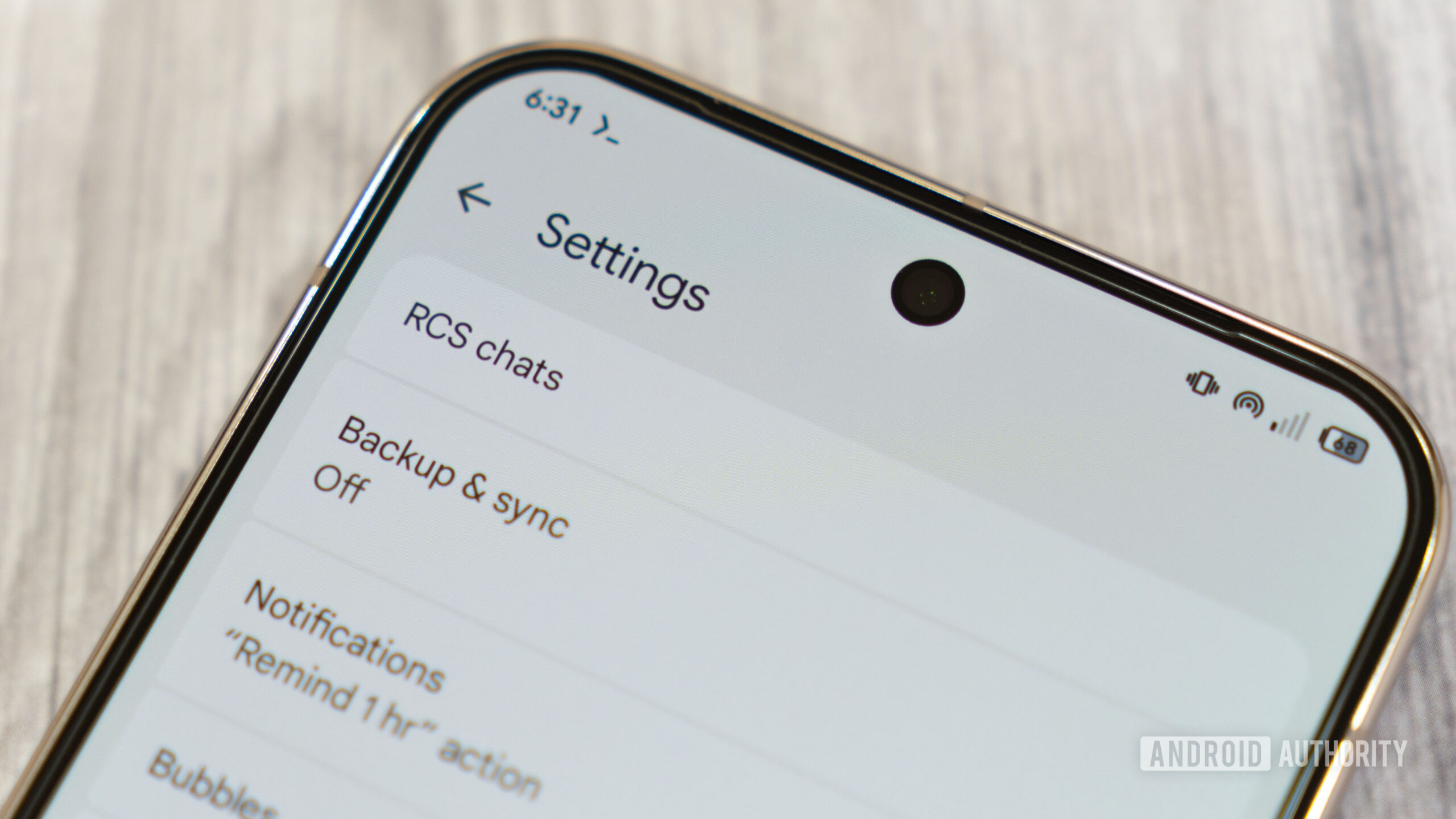 Los mensajes de Google pronto podrían lucir un look inspirado en Android 16 (TATODOWN APK)