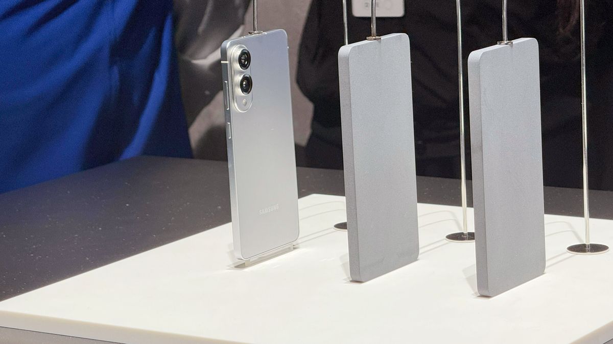 Una fuga de borde Samsung Galaxy S25 fresco sugiere una pantalla de 2k y un marco de titanio