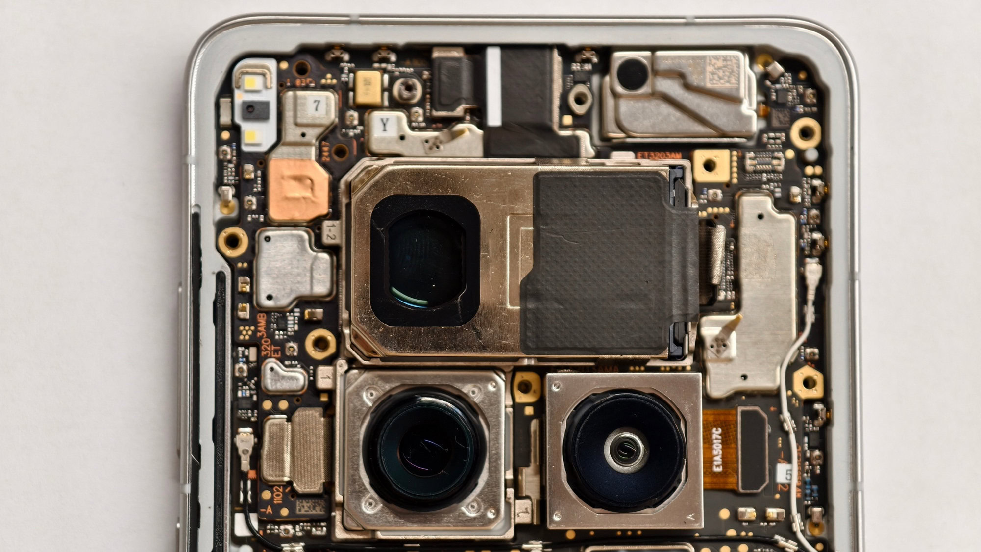 Este próximo teléfono Ultra tiene cámaras que probablemente no veremos en el S26 Ultra