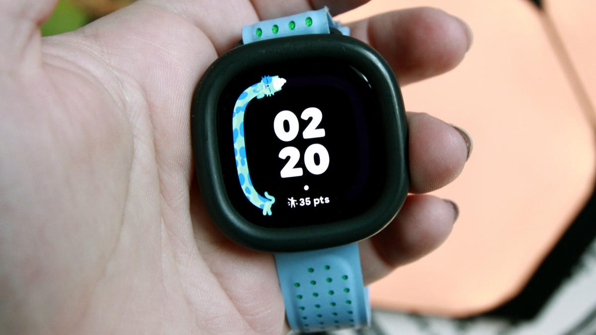¿Tu hijo quiere un reloj inteligente? Esta es la mejor opción (y está a la venta)