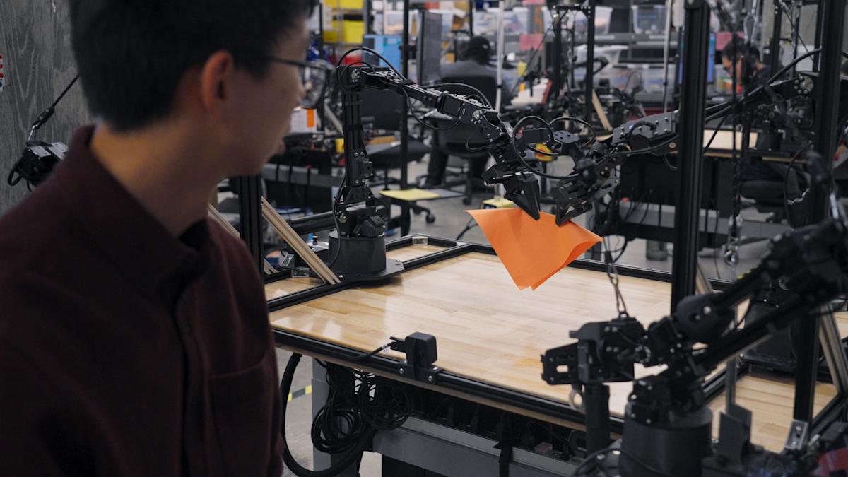 El último modelo de IA de Deepmind puede ayudar a los robots a doblar origami y cerrar bolsas Ziploc