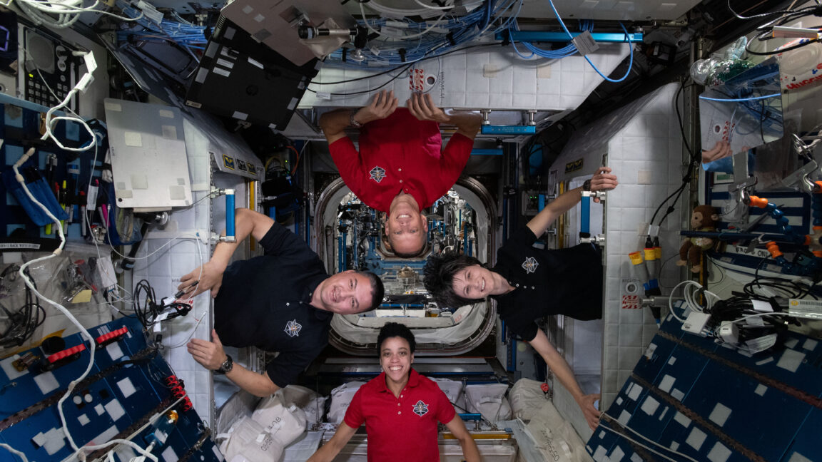 Se ha formado un pequeño ecosistema microbiano en la estación espacial internacional