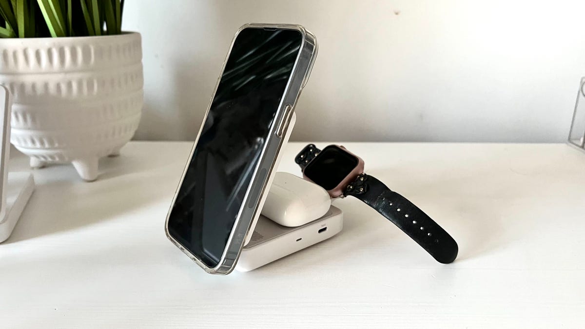 Mi estación de carga QI2 favorita para los usuarios de Apple puede hacerlo todo (y tiene un 25% de descuento)