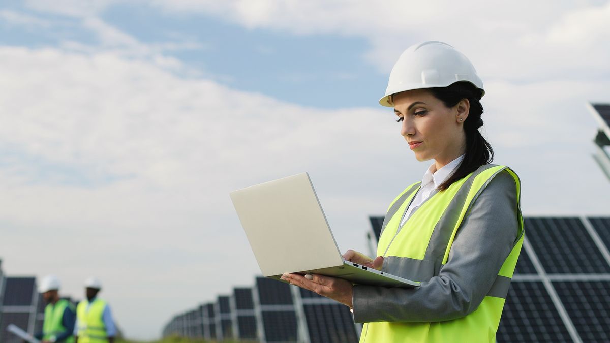 ‘Un ecosistema que es inseguro’: sistemas de energía solar en todo el mundo en riesgo de hackear después de los expertos en ciberseguridad, los riesgos clave de identidad