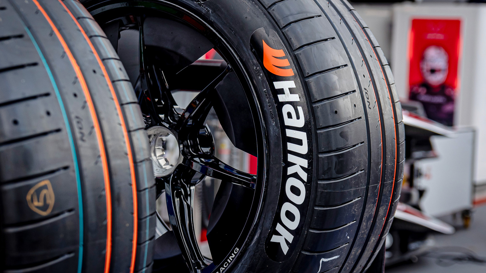 ¿Dónde están hechos los neumáticos Hankook y quién es el dueño de la empresa?