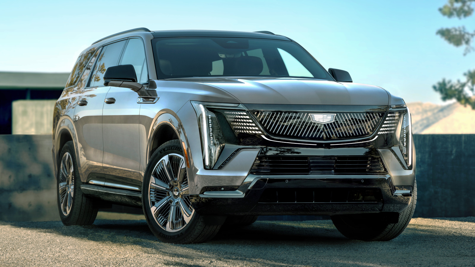 2026 Cadillac Escalade IQL obtiene un interior más grande, un tronco más grande, un precio más grande
