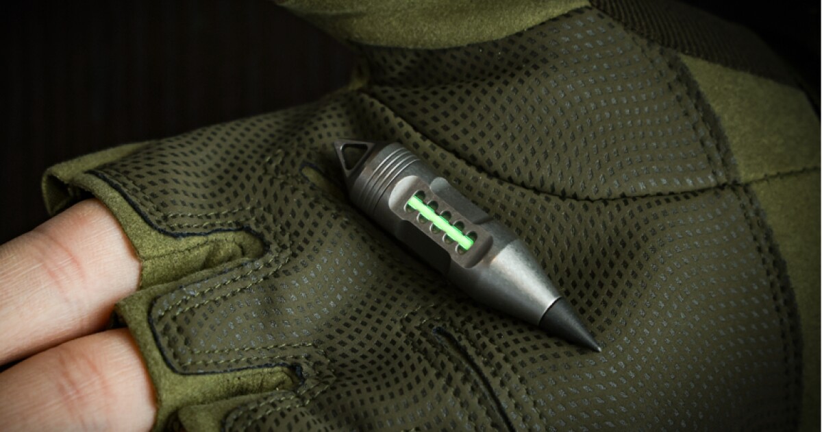 Tiny Titanium MultiTool te permite garabatear, tornillos y más