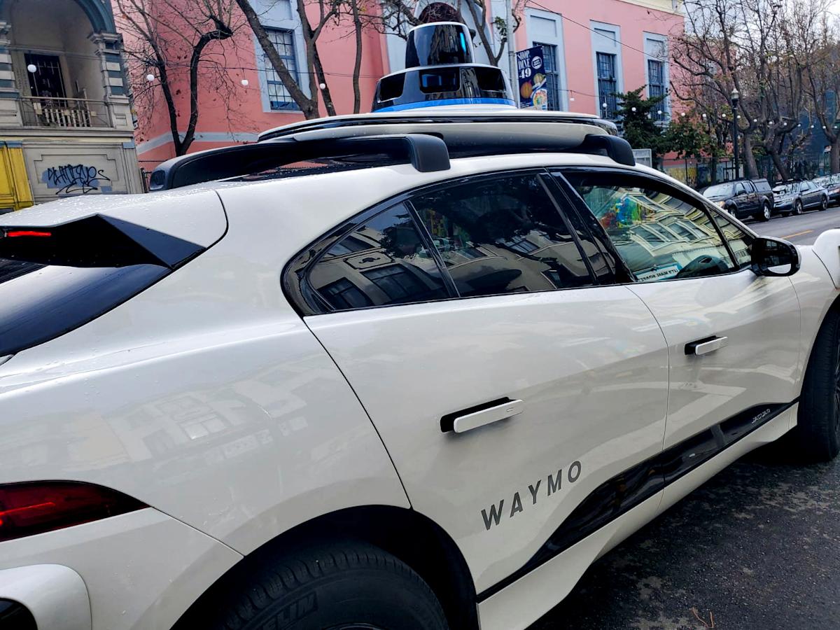 Waymo tiene ‘no hay planes’ para vender anuncios a los pasajeros basados ​​en los datos de la cámara