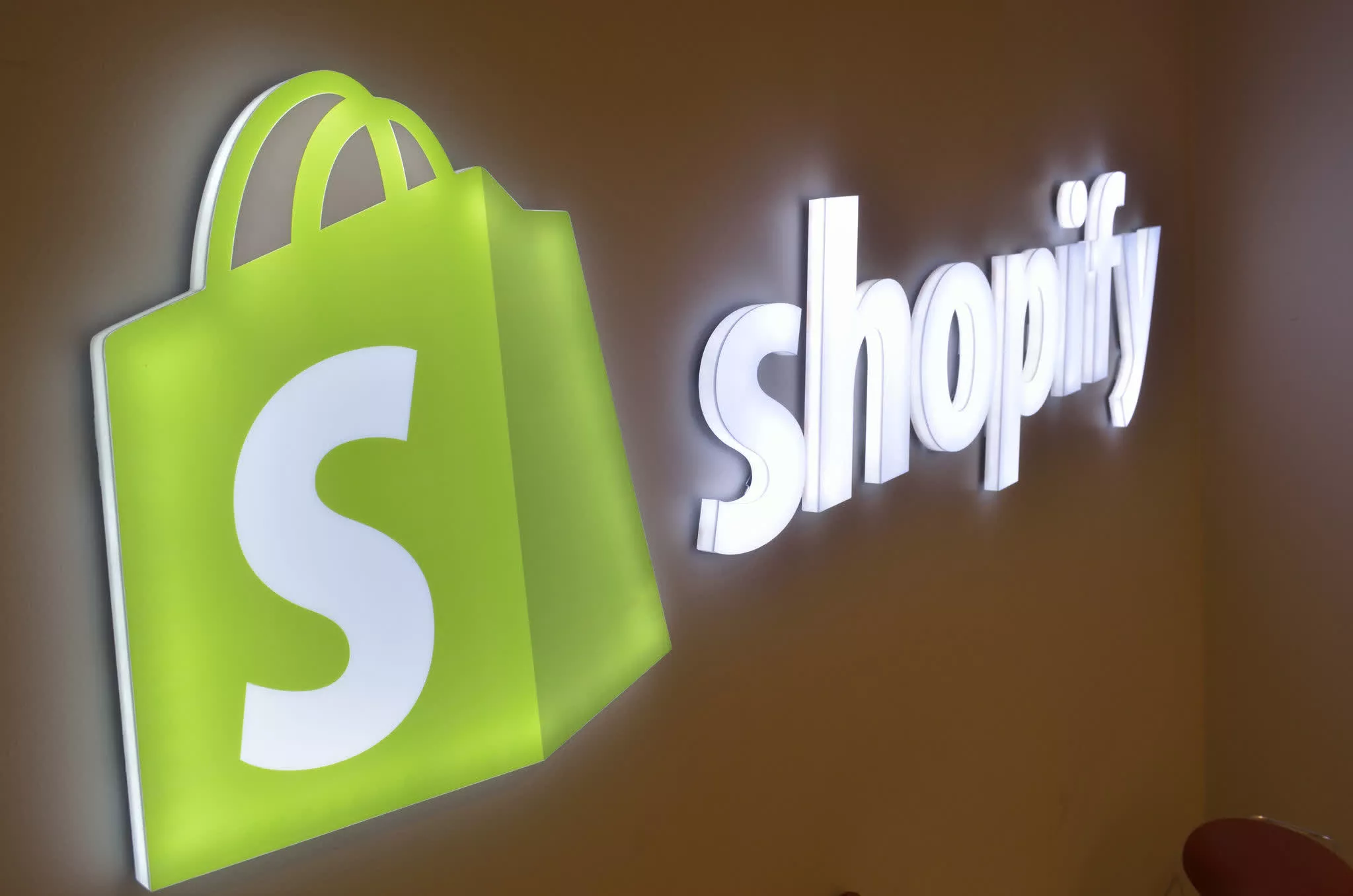CEO de Shopify: justifique las nuevas contrataciones demostrando que la IA no puede hacer el trabajo mejor