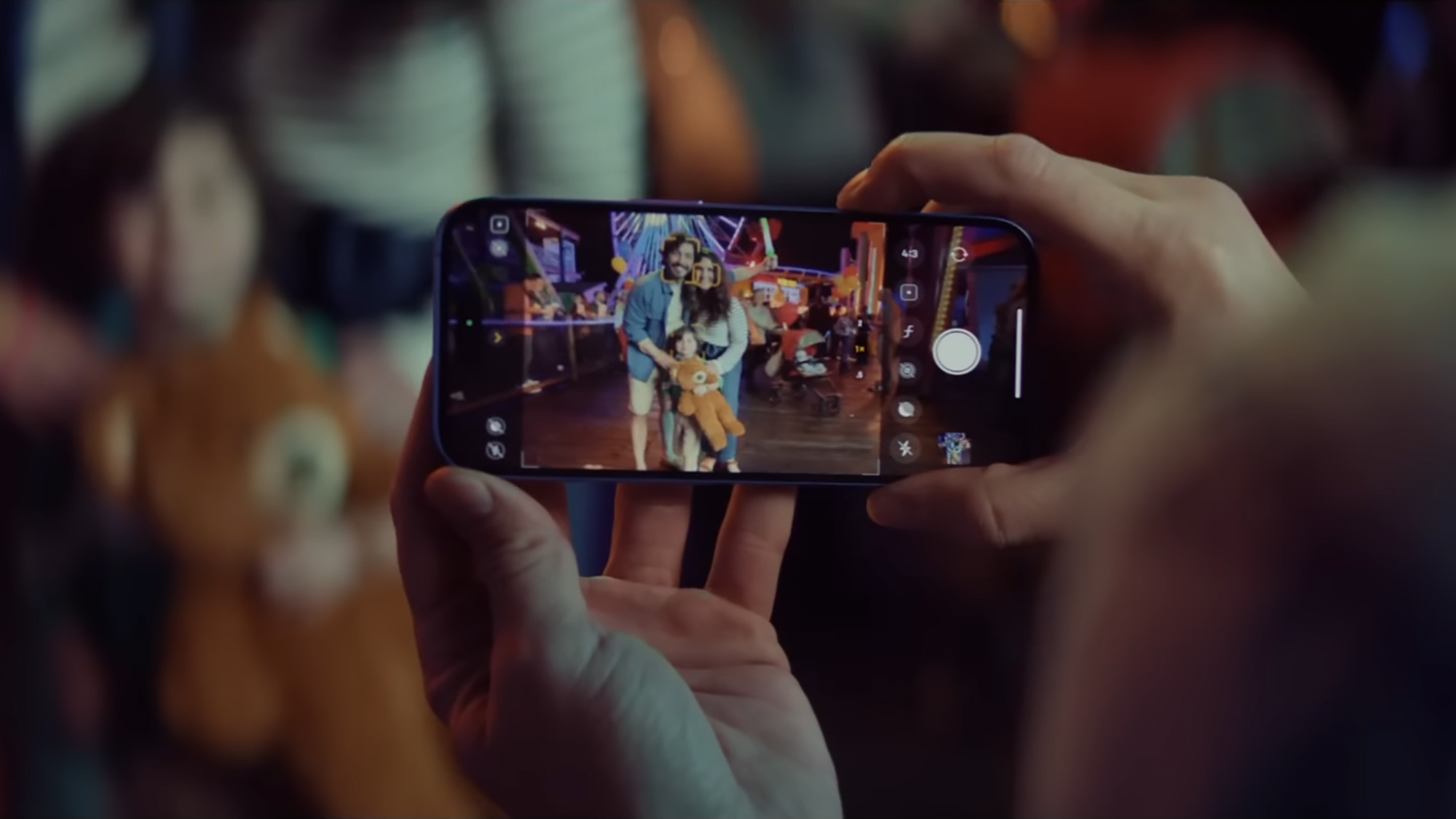 El nuevo anuncio del iPhone 16 de Apple lo alienta a ir sin estuches: aquí está por qué sigue siendo una mala idea