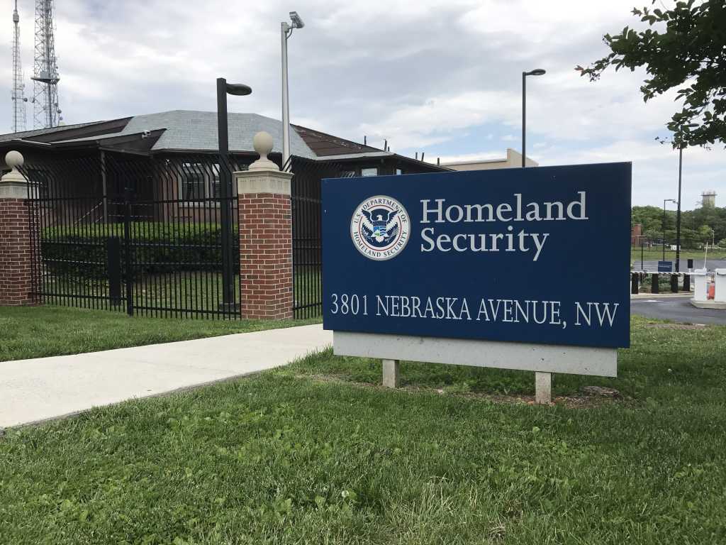El programa CVE se enfrenta a Swift Fin después de que DHS no renova el contrato, dejando el seguimiento de la falla de seguridad en el limbo